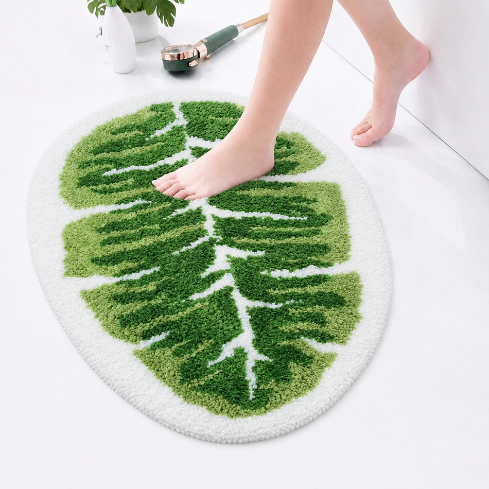 Monstera Leaf Plush Bath Mat – Soft Absorbent Tropical Leaf Floor Mat for Bathroom, Bedroom & Home Décor, 40×60 cm