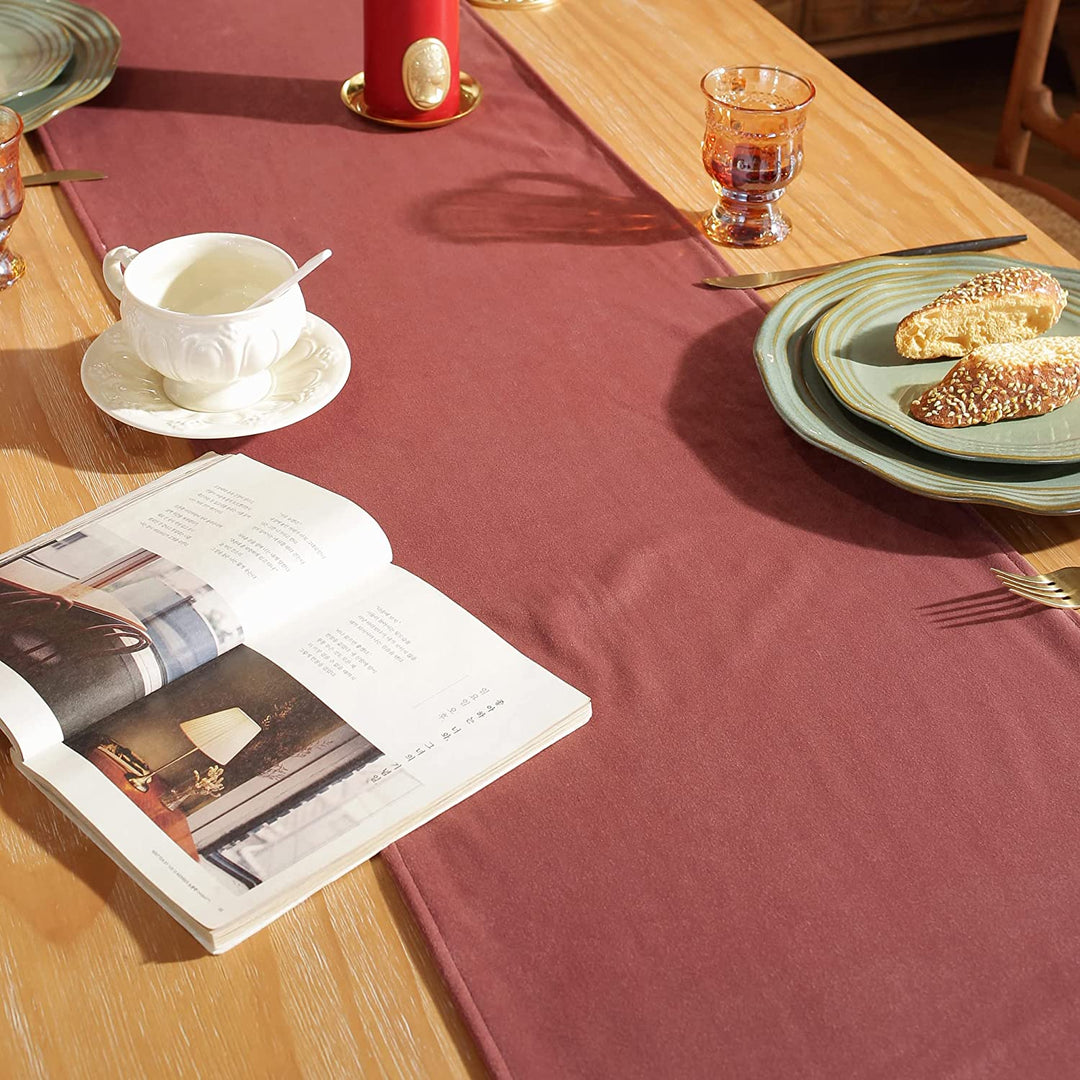 Luxurious Velvet Table Runner for Elegant Dining, Peach